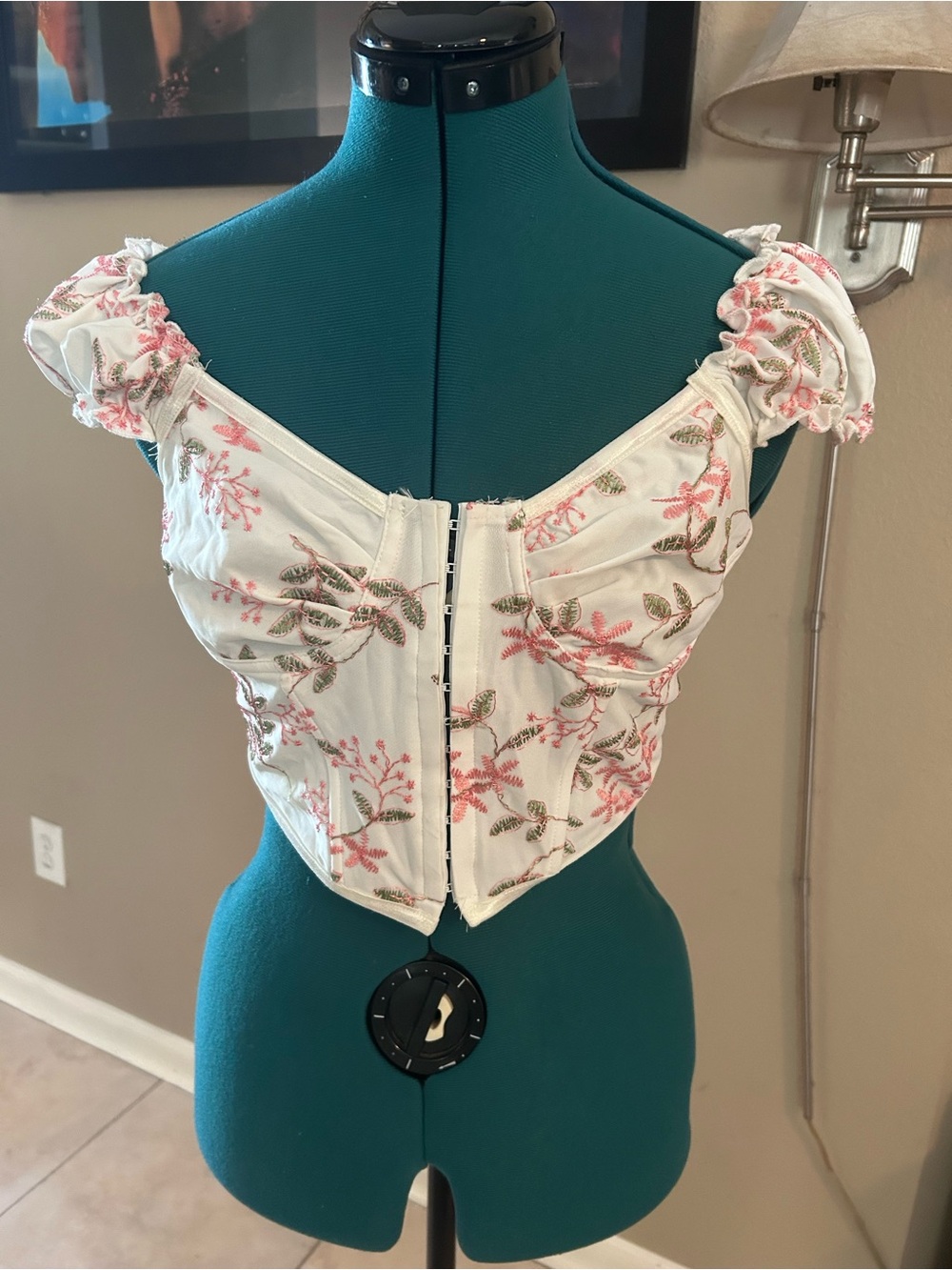 White Floral Puff-Sleeve Crop Top with Ruched Shoulders